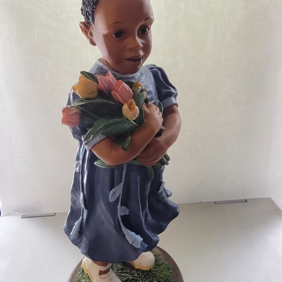 Treasures of the Heart Figurine - Picture 3 of 15